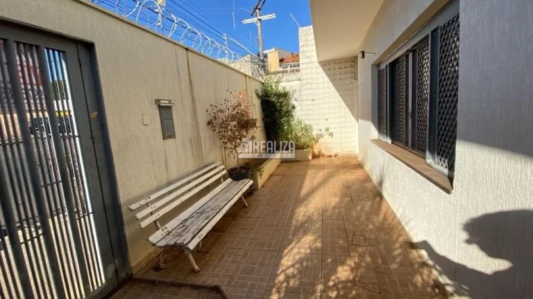 Imagem Casa à venda no bairro São Benedito, Uberaba: 4 dormitórios, 2 suítes, área de lazer