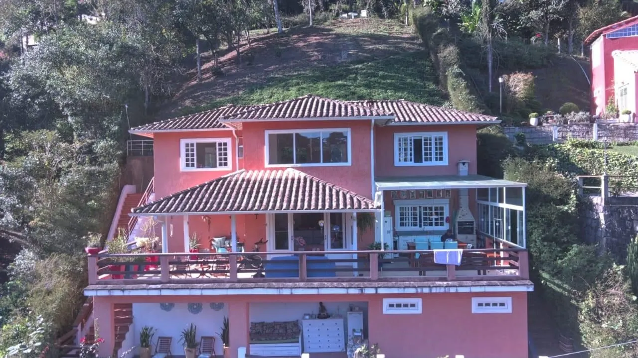 Imagem Casa em Condomínio para Venda em Petrópolis / RJ no bairro Itaipava
