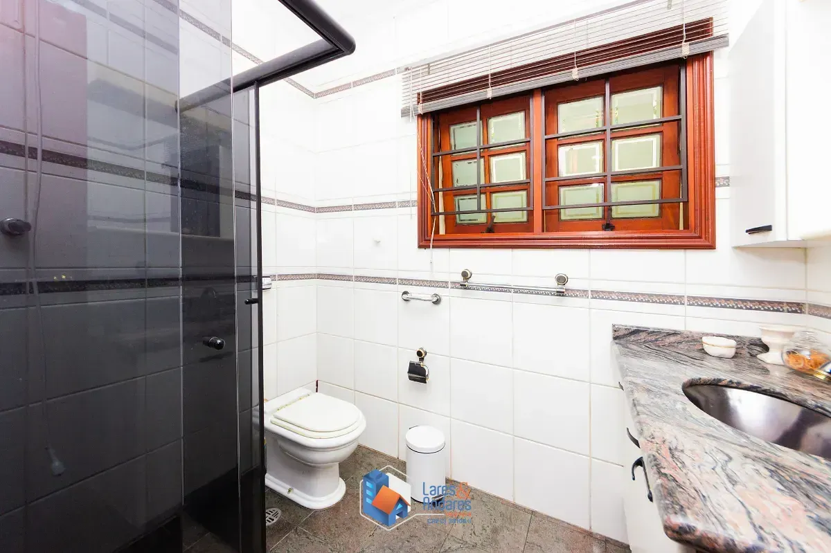 Imagem Casa para venda em Parque São Domingos com 3 quartos, sendo 1 suíte, 212m²
