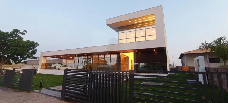 Imagem Casa de luxo em condomínio à venda em Chapada dos Guimarães-MT: 6 quartos, 4 suítes, 3 salas, 7 banheiros, 6 vagas de garagem, 400m².