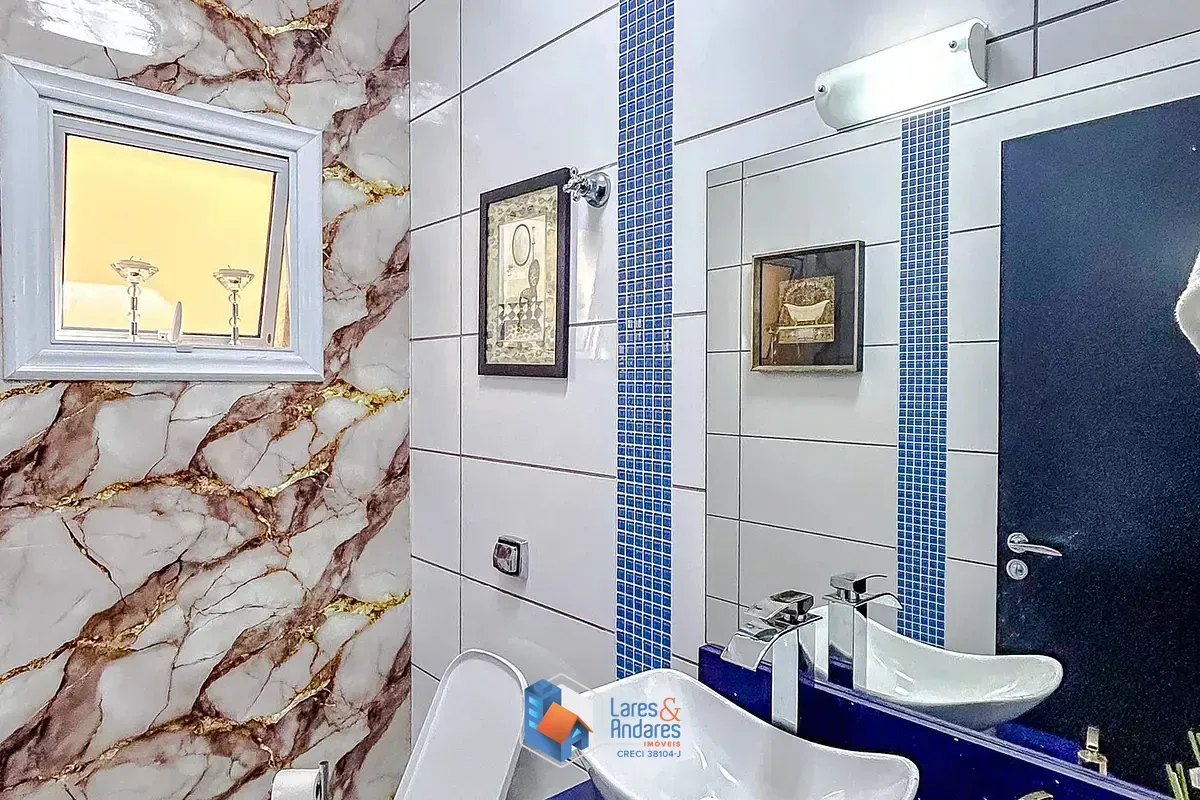 Imagem Casa para venda em Penha de França com 4 quartos, sendo 4 suítes, 212m²