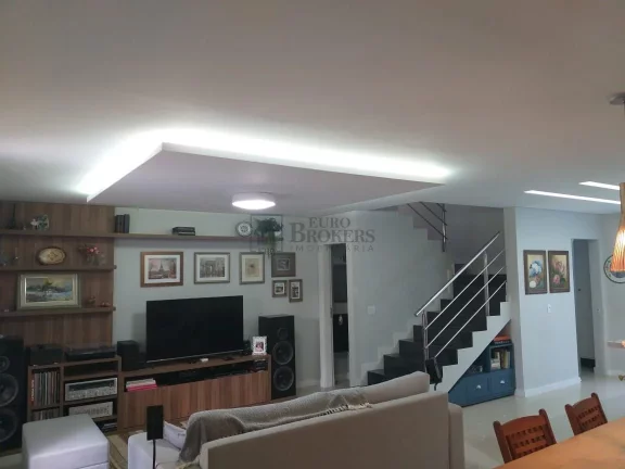 Imagem Casa triplex semi mobiliada com 3 suítes, no Centro de Balneário Camboriú