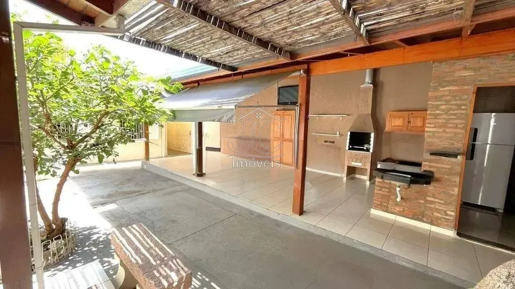 Imagem Casa com 3 dormitórios e amplo terreno na Vila Santana em Valinhos!