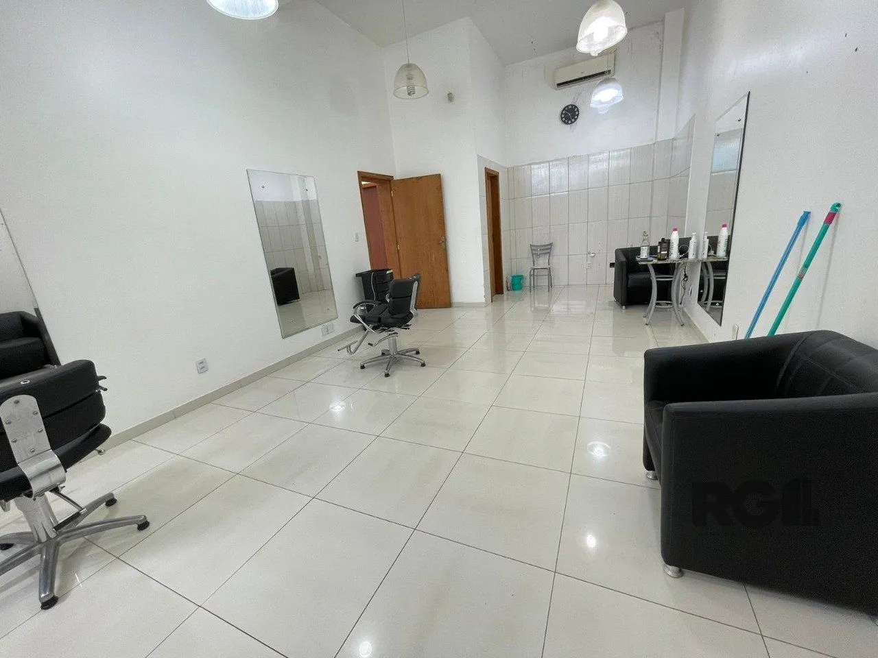 Imagem Prédio comercial 225m², com 5 lojas individuais, pé direito alto Vila Conceição.