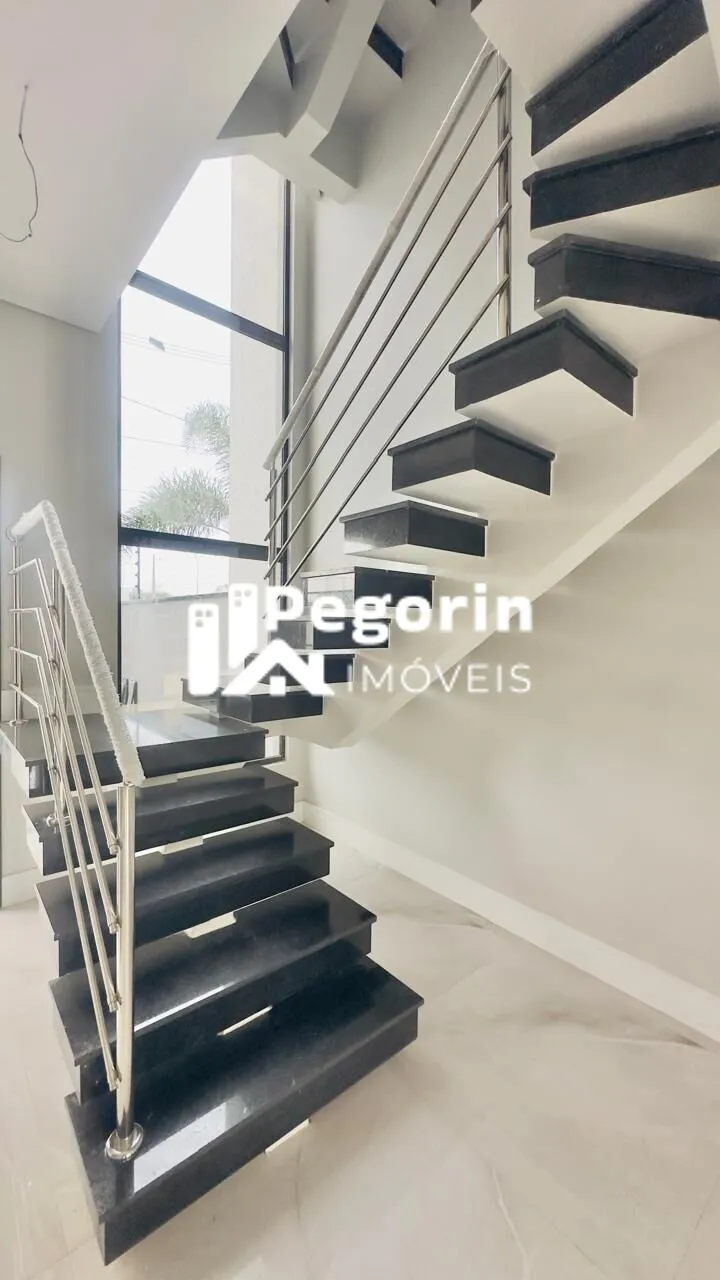 Imagem Sobrado à venda em Pinhais, Centro, com 3 quartos, 253,42m²