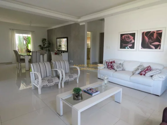 Imagem Casa térrea, com piscina, muito bem conservada e moderna com 600m² de terreno e 300m² de construção com 04 suítes. Estuda Permuta