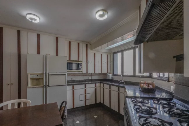 Imagem Apartamento com ótima localização, próximo à estação Clínicas do metrô. Região muito favor...