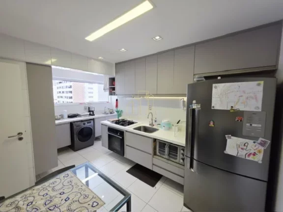 Imagem Amplo apartamento decorado com quatro quartos varanda a venda no cidade jardim