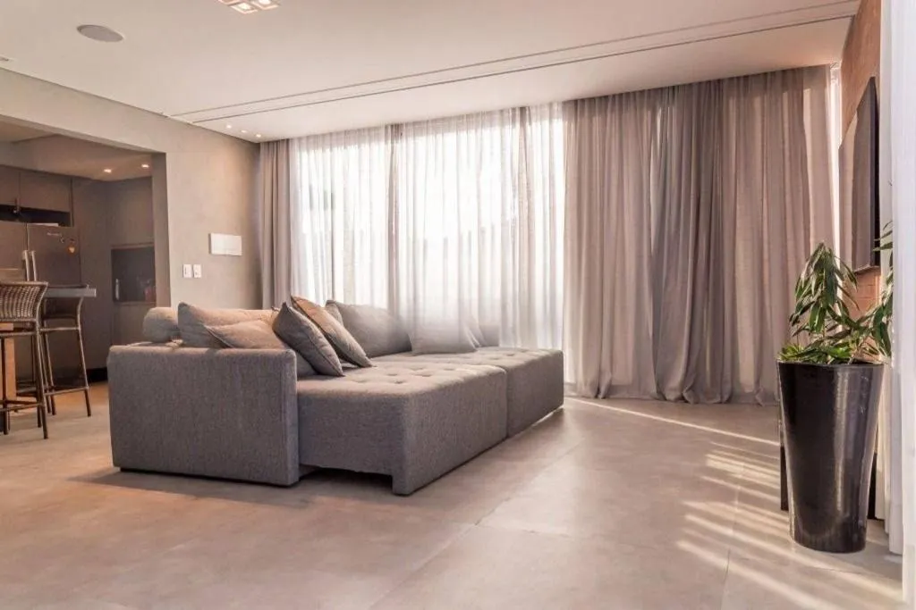 Imagem Sofisticação e conforto em casa de alto padrão no Condomínio Ibiti Royal Park