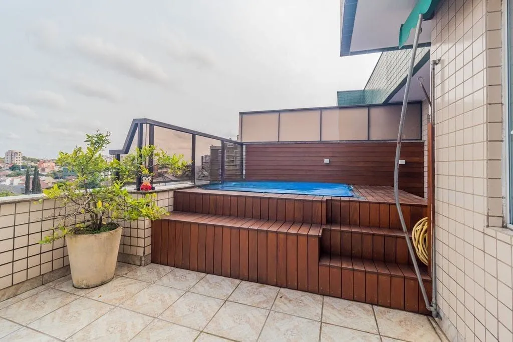Imagem Cobertura com piscina, 3 quartos, 232² privativos elevador - Jardim Planalto