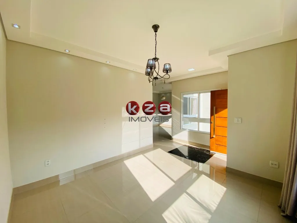 Imagem Casa para locação em condomínio exclusivo de Valinhos-SP, 3 quartos, 3 suítes, 3 salas, 5 banheiros, 6 vagas, 242m². Lenheiro
