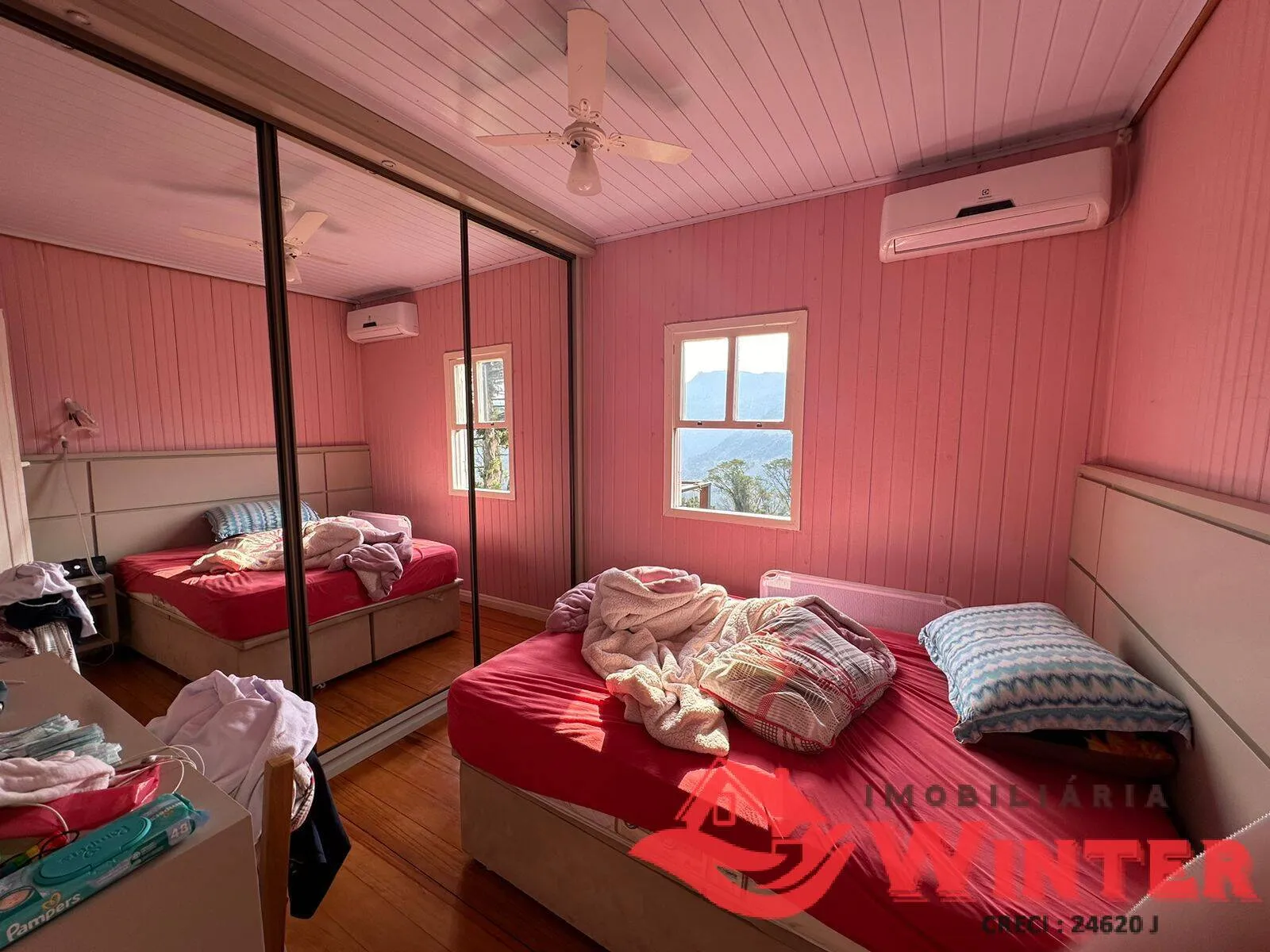 Imagem Chácara com 10.258 m2 com casa.