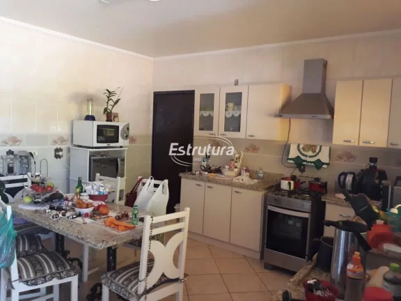 Imagem Excelente casa comercial próxima ao Colégio Militar