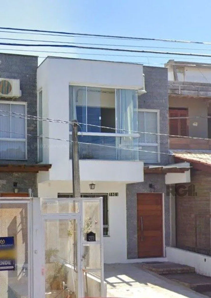 Imagem Casa com 2 dormitórios no bairro Hípica