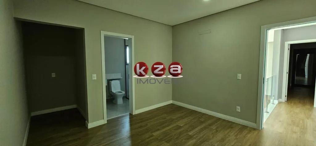 Imagem Belíssima casa a venda no condomínio Mont'Alcino em Valinhos-SP. 210 metros, 3 suítes, ampla sala, piscina, gourmet, 5 banheiros, 4 vagas,