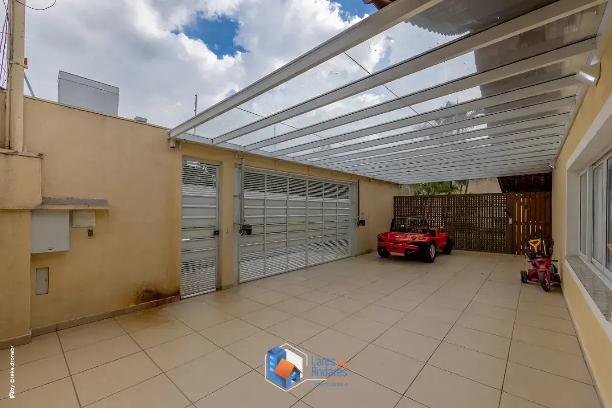 Imagem Casa para venda em Interlagos com 3 quartos, sendo 1 suíte, 379m²
