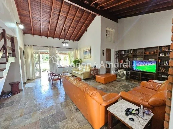 Imagem Sobrado com 271 m² e 5 Quartos