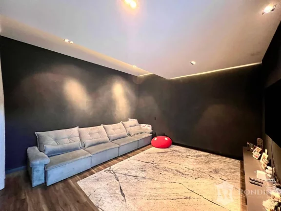 Imagem Casa t?(C)rrea em condomínio moderna com 03 suítes, escritório e cinema.