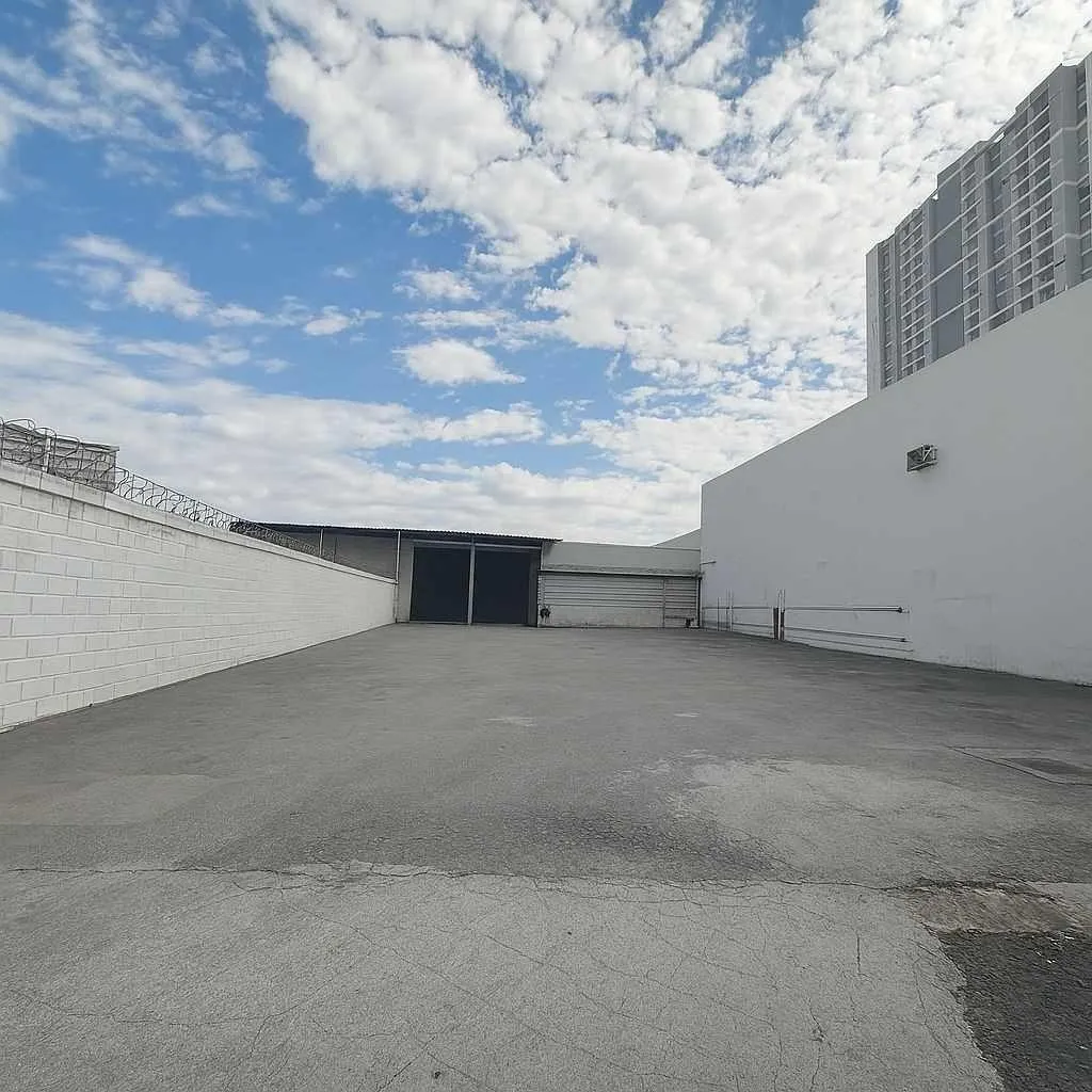 Foto do imóvel Aluga-se Galpão com Escritório e Pátio (1.400m²) ? Lapa, SP
