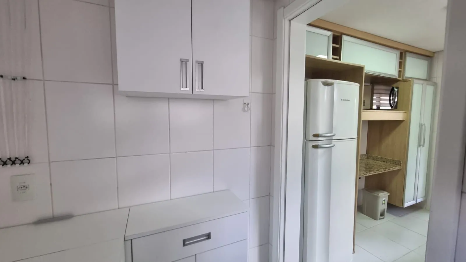 Imagem Apartamento dois dormitórios mobiliado, suíte, 86,41mq privativos, uma vaga escriturada, no bairro Higienópolis