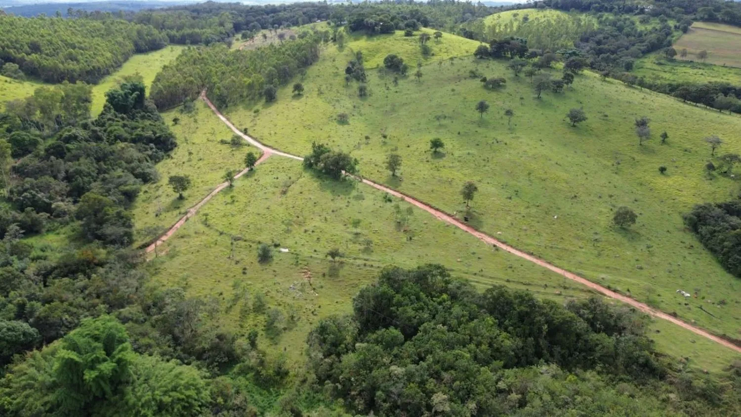 Imagem Terreno à Venda em Carmo da Mata / Cláudio: 27 Hectares com Estrutura Completa de Lazer