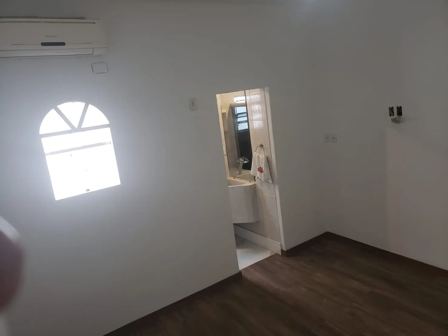 Imagem Casa à venda 3 Quartos, 3 Suites, 4 Vagas, 300M², Jardim Padre Rodolfo, Pindamonhangaba - SP