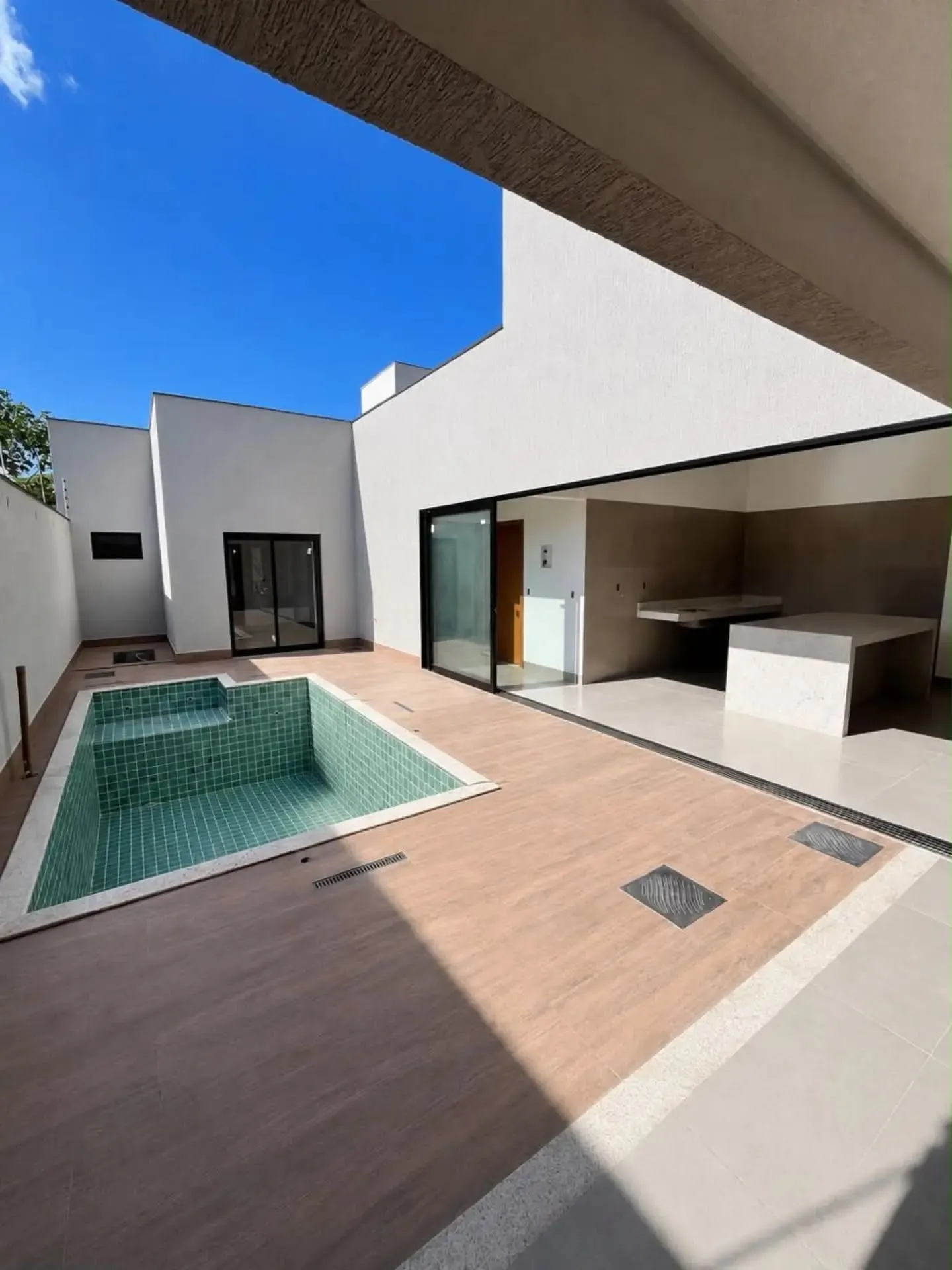 Imagem Casa Sozinha No Lote No Jardim Olimpico Com Lazer Completo