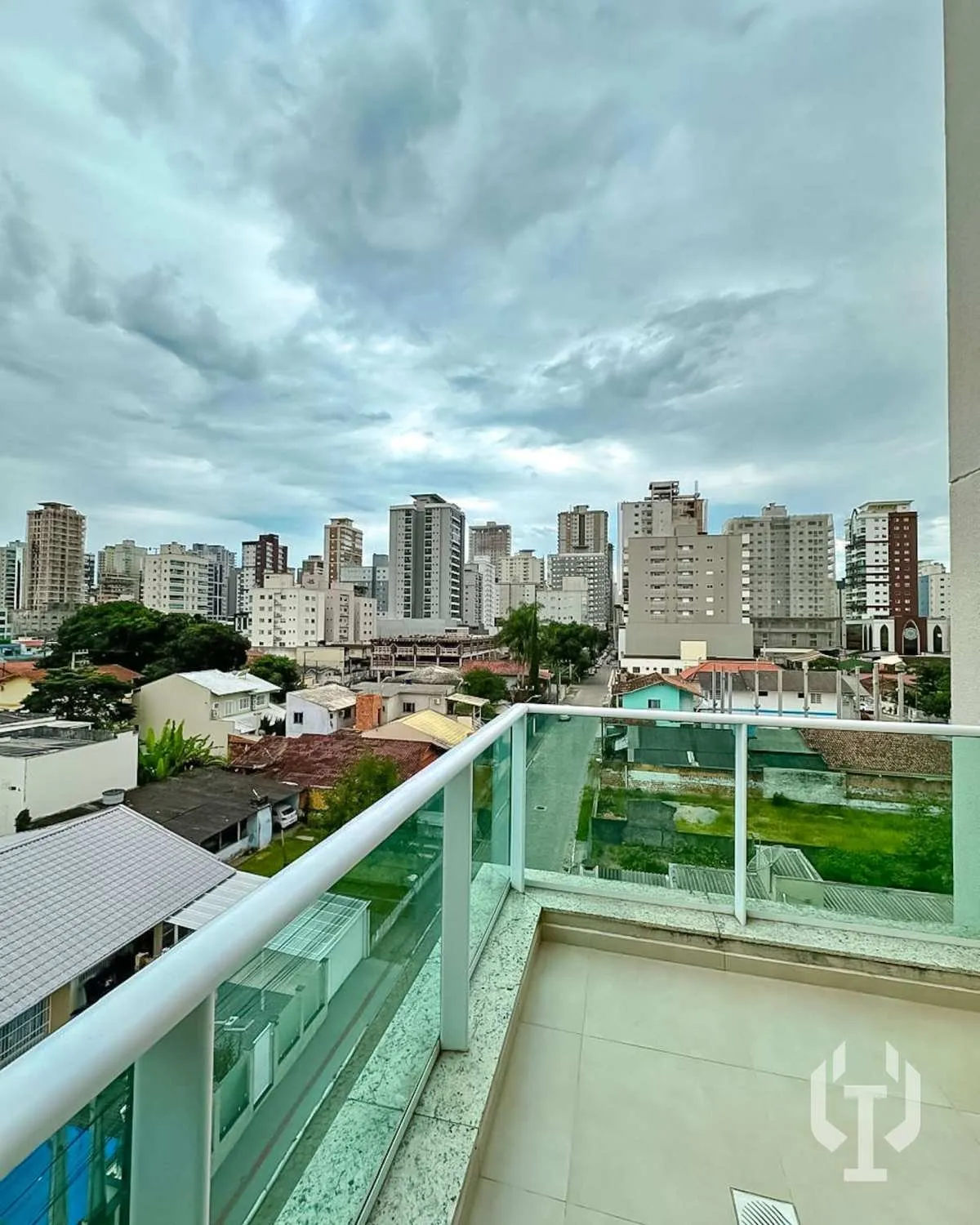 Imagem Apartamento diferenciado com 2 suítes em Meia Praia