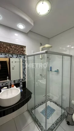 Imagem Casa ampla, com 400m de área construída, 3 4, sendo 01 suíte, 01 escritório, no