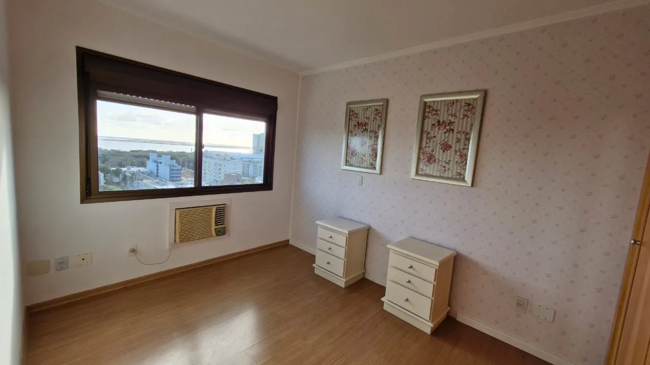 Imagem Apartamento no Menino Deus impecável, 2 dormitórios 1 suíte, 3 banheiros, 1 garagem