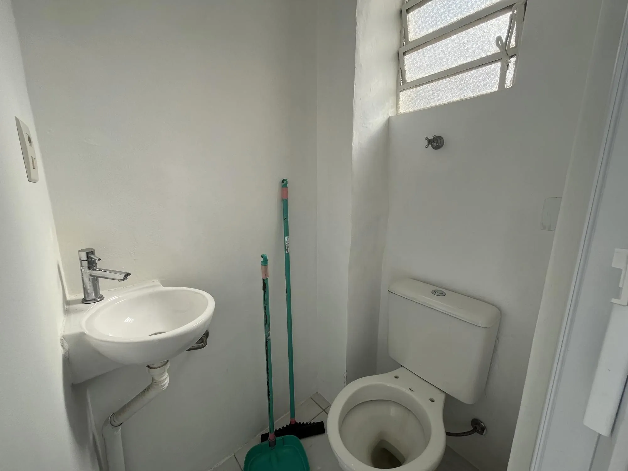 Imagem Reformado! Apartamento de 2 quartos no centro de Porto Alegre