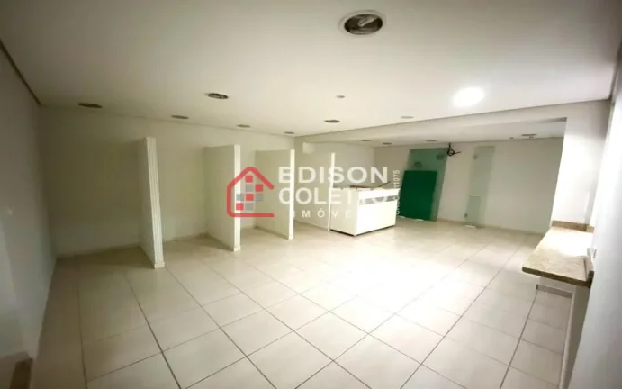 Imagem "Chave na Mão" Salão comercial para alugar no centro, esquina com a Rua Governador Pedro de Toledo, em Piracicaba