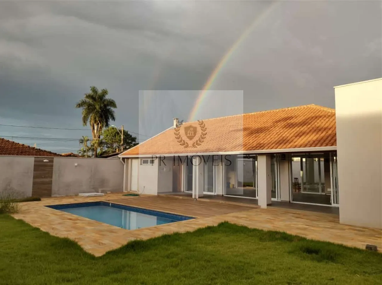 Foto do imóvel Imperdível oportunidade: Casa à venda em Araraquara-SP, bairro Santana, 4 quartos, 3 suítes, 2 salas, 2 vagas, 361,60m².