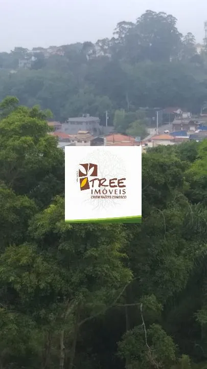 Imagem VENDA DE SOBRADO NO CENTER VILLE, EM ARUJÁ/SP, 235m² com 3 suítes, varanda com vista pra cidade, piso inferior com 4 cômodos e 2 vagas. CONSULTE-NOS.