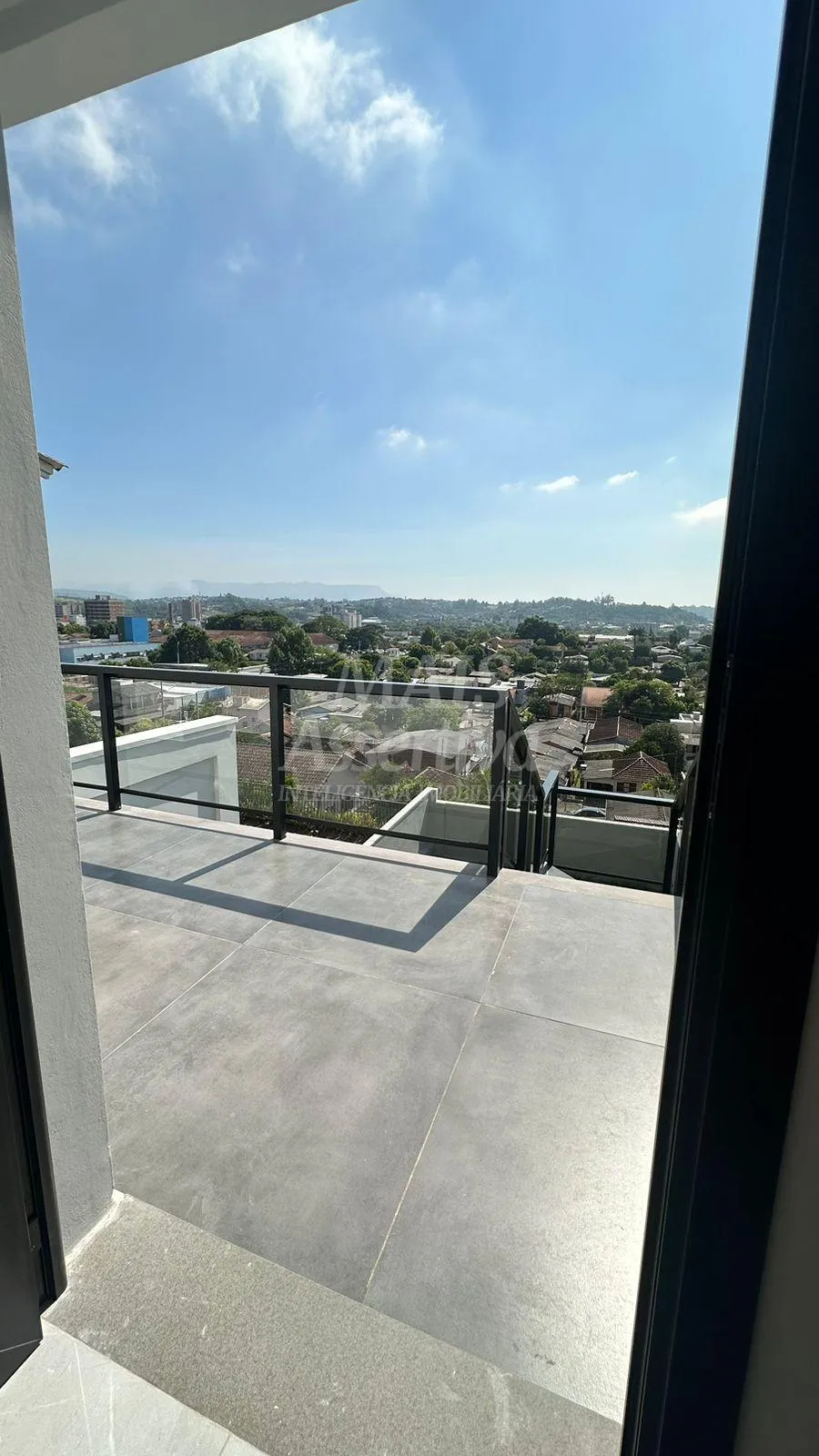 Imagem Lindo sobrado com 158,32 m2, de área privativa em terreno de 180,00 m², conta com 01 Sala de esta...