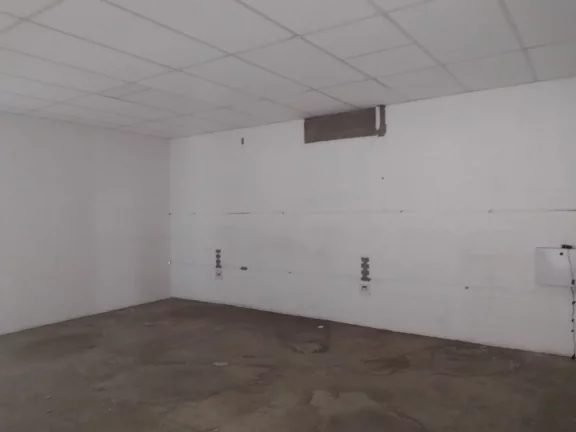 Imagem barracão industrial no bairro verde com 355,00 m² de construção, recuo pra 3 veículos. piso de ...