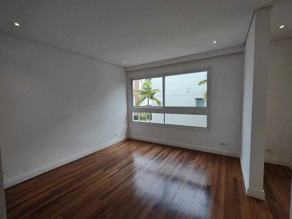 Imagem Casa Duplex 324,87M², 4Q, 4 Suítes, 7 Banheiros, 3 Vagas, Academia, Segurança 24h, Jardim, Portaria, Praça.