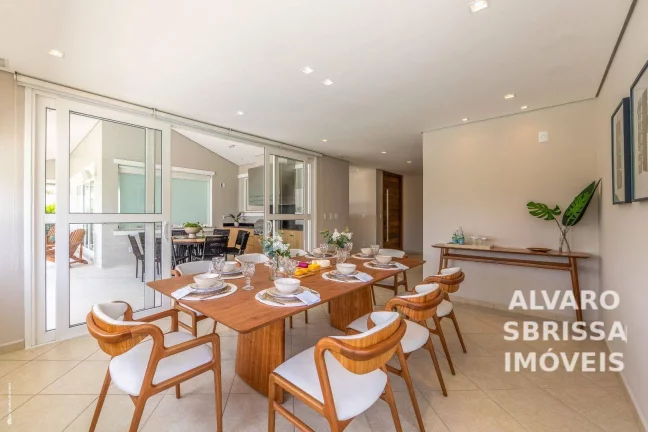 Imagem Casa clássica, mobiliada e climatizada, atemporal, toda atualizada e com muita luz natural. Condomínio Plaza Athenée Itu SP. at:1145m2 ac:460m2