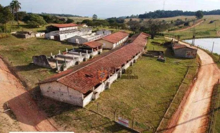 Imagem Sítio com 7 dormitórios à venda, 16600 m² por R$ 3.750.000,00 - Pedregulho - Itu/SP