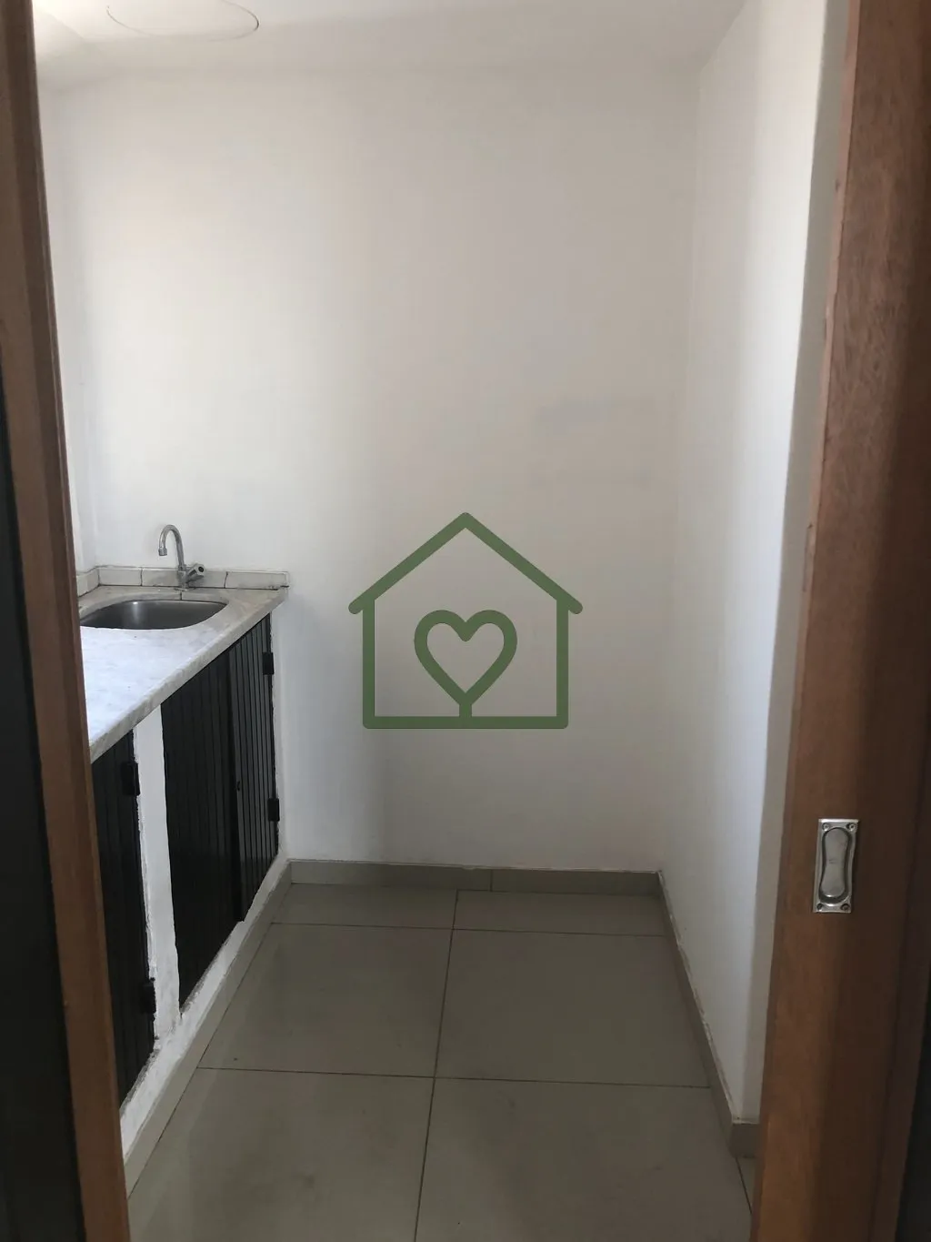 Imagem Sala comercial desocupada, com vista para o Guaíba, localização privilegiada, com 36 m² de área...