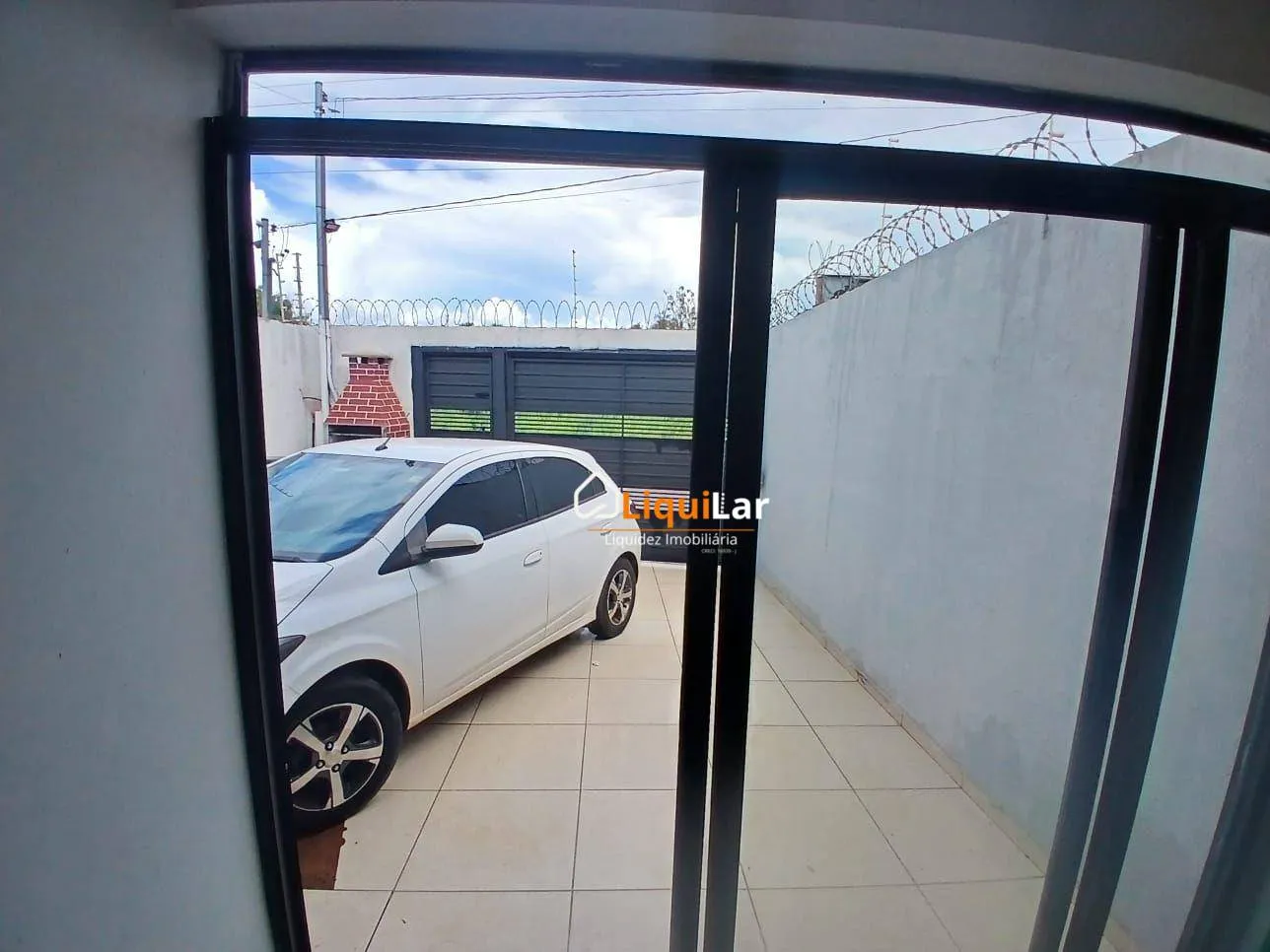 Imagem Casa à Venda Próxima à Avenida Lúdio Martins Coelho com Suíte, Energia Fotovoltaica e Acabamento de Primeira