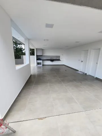Imagem VENDA DE SOBRADO MODERNO NO CONDOMÍNIO ARUJÁ V, EM ARUJÁ/SP, com 300m², 04 suítes, sala 03 ambientes, piscina e garagem para 04 carros. CONSULTE-NOS.