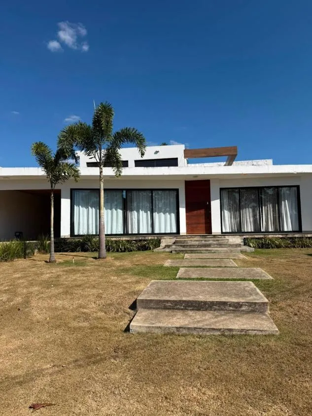 CASA DE ALTO PADRÃO À VENDA NA BARRAGEM CARMO DO CAJURU/MG, com 1.555 m²