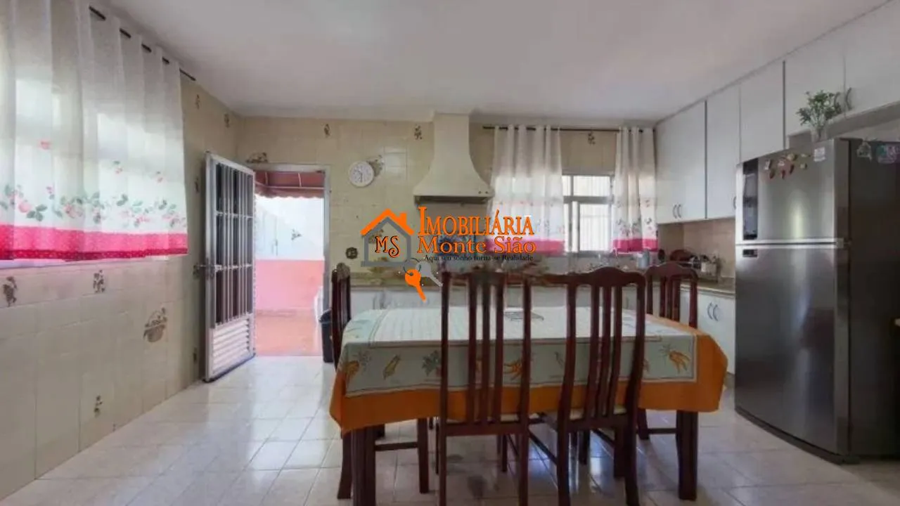 Imagem Sobrado com 3 dormitórios à venda, 292 m² por R$ 880.000 - Jardim Santa Bárbara - Guarulhos/SP
