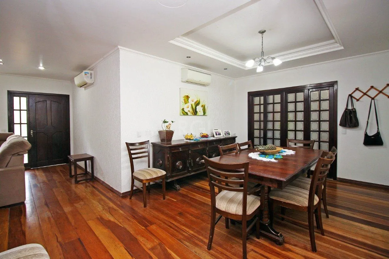 Imagem Casa 4 Suítes e 6 vagas de garagem no bairro Jardim Itu
