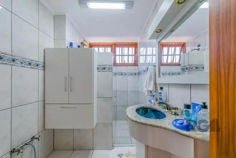Imagem Casa 221m² - 3 dormitórios, 1 suíte, 4 vagas de garagem no bairro Vila Assunção
