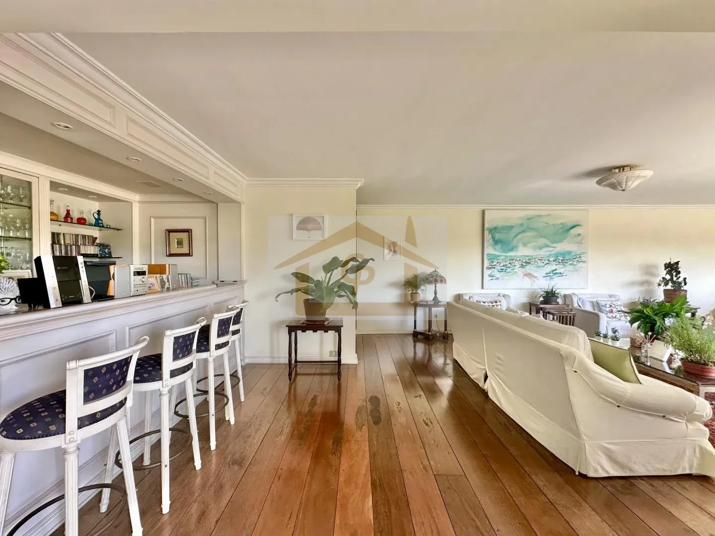 Imagem Rústica, avarandada, Mista alvenaria e madeira de lei, 3 dorms/1ste, gourmet, lareira!