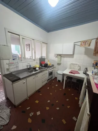 Imagem Casa em Guaratuba na região Central, muito bem localizada, uma quadra da av. 29 de abril.