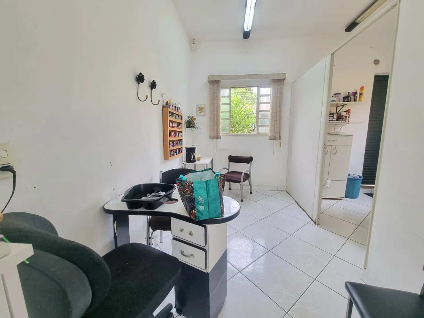 Foto do imóvel Linda Casa Térrea com Salão Comercial em Excelente Localização: 3 Dormitórios, Quintal Amplo e Tranquilidade Garantida a 5 Minutos do Centro da Cidade