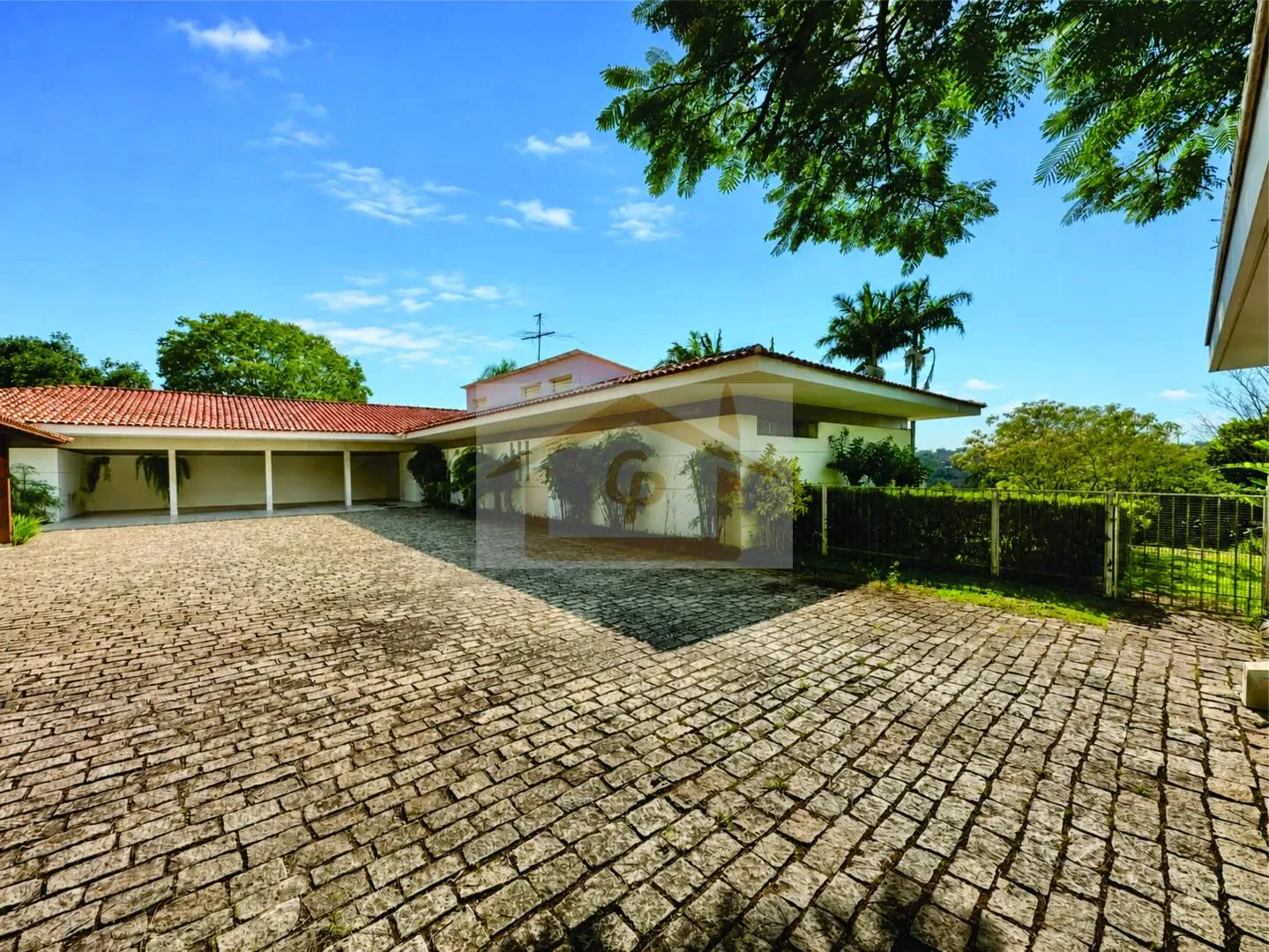 Imagem Rústica, avarandada, Mista alvenaria e madeira de lei, 3 dorms/1ste, gourmet, lareira!